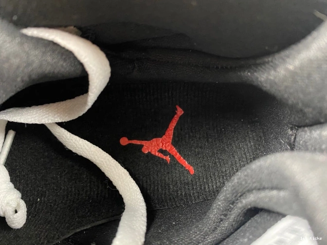 1st Kicks Air Retro (2013) Bugs 305381-103 Bunny 8 Jordan 0729